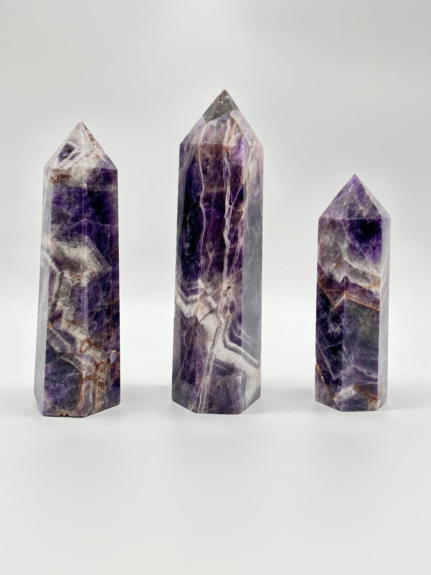 Große Obelisken aus Amethyst